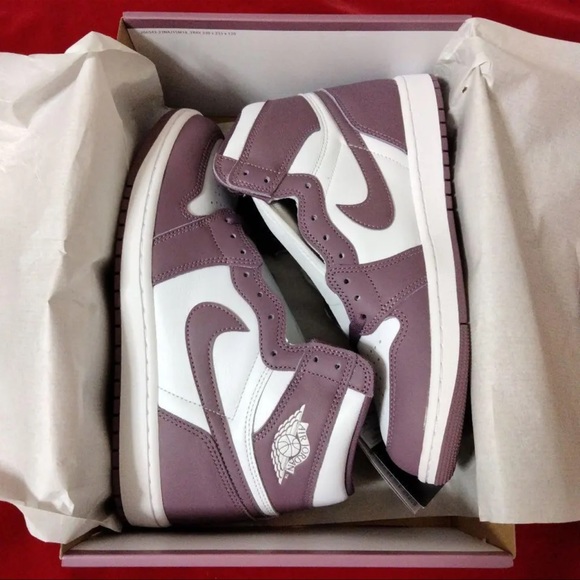 Brand New mauve Jordan 1 - Picture 1 of 3